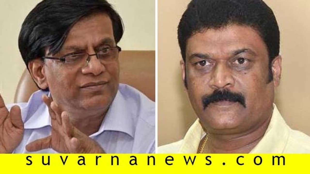 'ಆನಂದ ಸಿಂಗ್ ಒಬ್ಬ ಆಯೋಗ್ಯ ಶಾಸಕ, ವಾಮಮಾರ್ಗದಿಂದ ಗೆಲ್ಲಲು ಪ್ಲಾನ್ ಮಾಡಿದ್ದಾನೆ' 'ಆನಂದ ಸಿಂಗ್ ಒಬ್ಬ ಆಯೋಗ್ಯ ಶಾಸಕ, ವಾಮಮಾರ್ಗದಿಂದ ಗೆಲ್ಲಲು ಪ್ಲಾನ್ ಮಾಡಿದ್ದಾನೆ'