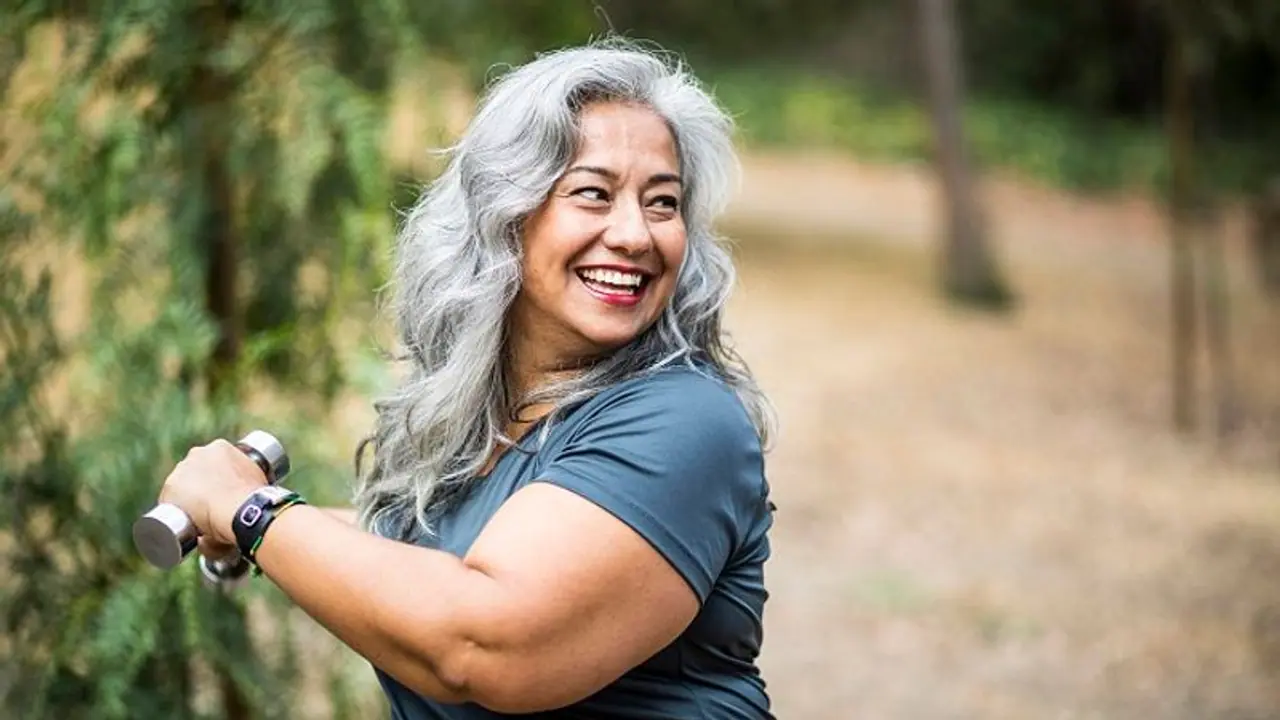 मेनोपॉज के बाद बढ़ता हो वजन तो आजमाएं ये 5 तरीके मेनोपॉज के बाद बढ़ता हो वजन तो आजमाएं ये 5 तरीके