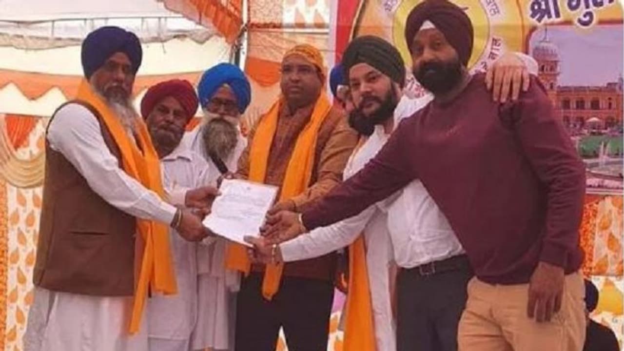 ಮಸೀದಿಗೆ ಜಾಗ ಕೊಟ್ಟ ಸಿಖ್: ಸೌಹಾರ್ದತೆ ಕಟ್ಟುತ್ತೇವೆ ಎಂದ ಮುಸ್ಲಿಂ ಬಾಂಧವರು! ಮಸೀದಿಗೆ ಜಾಗ ಕೊಟ್ಟ ಸಿಖ್: ಸೌಹಾರ್ದತೆ ಕಟ್ಟುತ್ತೇವೆ ಎಂದ ಮುಸ್ಲಿಂ ಬಾಂಧವರು!