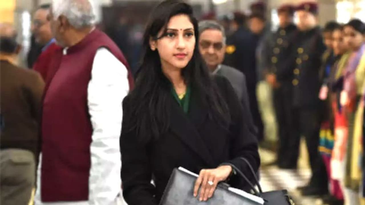 ఆస్తి కోసం నా మనువరాలు వేధిస్తోంది: ఎమ్మెల్యే అదితి సింగ్పై బామ్మ ఫిర్యాదు ఆస్తి కోసం నా మనువరాలు వేధిస్తోంది: ఎమ్మెల్యే అదితి సింగ్పై బామ్మ ఫిర్యాదు