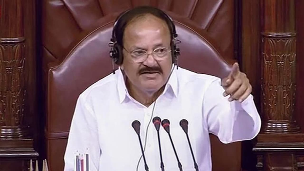 PM मोदी का जिक्र करने पर नायडू ने बोलने से रोका तो राज्यसभा से वाकआउट कर गए कांग्रेस के ये सांसद PM मोदी का जिक्र करने पर नायडू ने बोलने से रोका तो राज्यसभा से वाकआउट कर गए कांग्रेस के ये सांसद