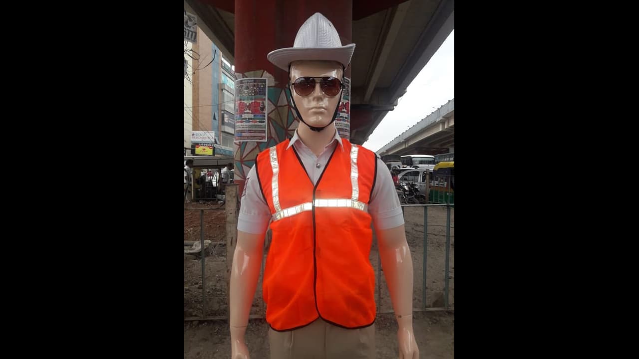 ബംഗളൂരുവില്‍ ഗതാഗത നിയന്ത്രണത്തിന് 'ഡമ്മിപൊലീസും'