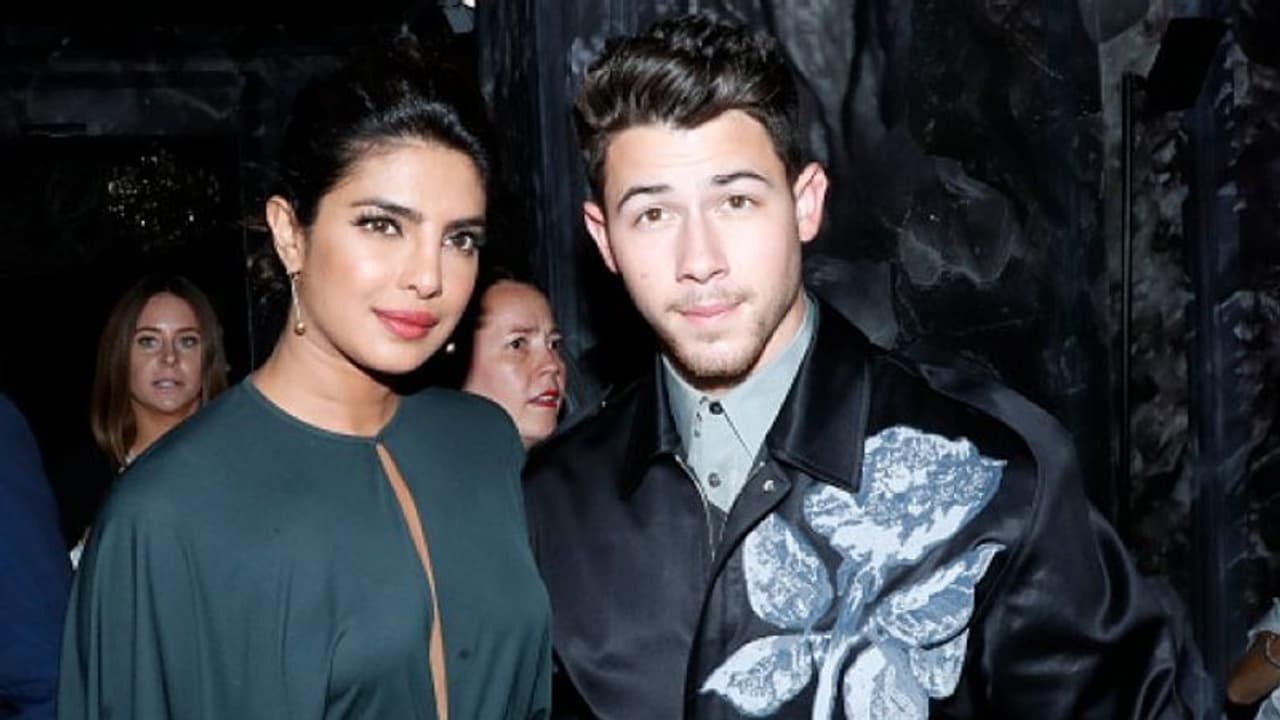 প্রিয়ঙ্কা নন, তবে কার সঙ্গে খুনসুটিতে মাতলেন নিক প্রিয়ঙ্কা নন, তবে কার সঙ্গে খুনসুটিতে মাতলেন নিক