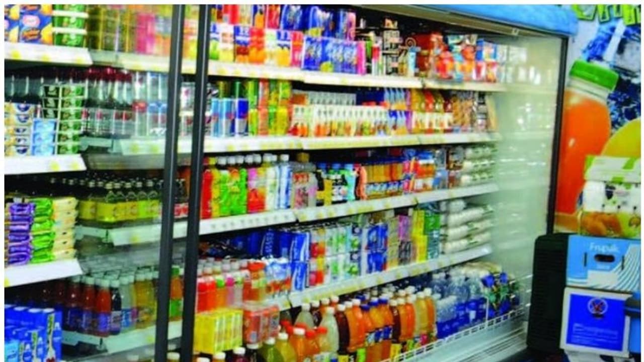 സൗദിയില് മധുര പാനീയങ്ങള്ക്കും എനര്ജി ഡ്രിങ്കുകള്ക്കും ഞായറാഴ്ച മുതല് വന് വില വര്ദ്ധനവ് സൗദിയില് മധുര പാനീയങ്ങള്ക്കും എനര്ജി ഡ്രിങ്കുകള്ക്കും ഞായറാഴ്ച മുതല് വന് വില വര്ദ്ധനവ്