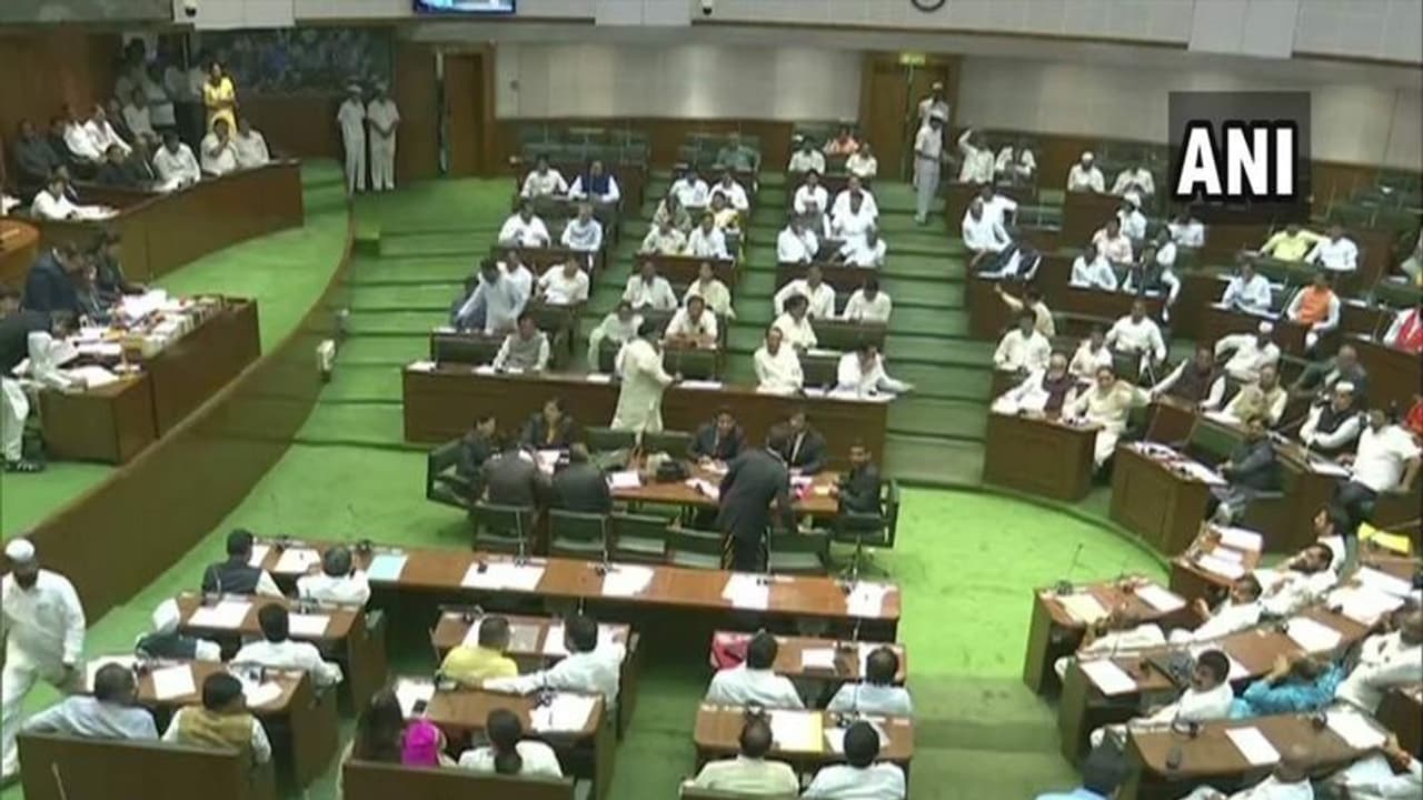 இரண்டு துணை முதலமைச்சர்களை நியமிக்க முதலமைச்சர் அதிரடி முடிவு !! திடீர் திருப்பம் !!