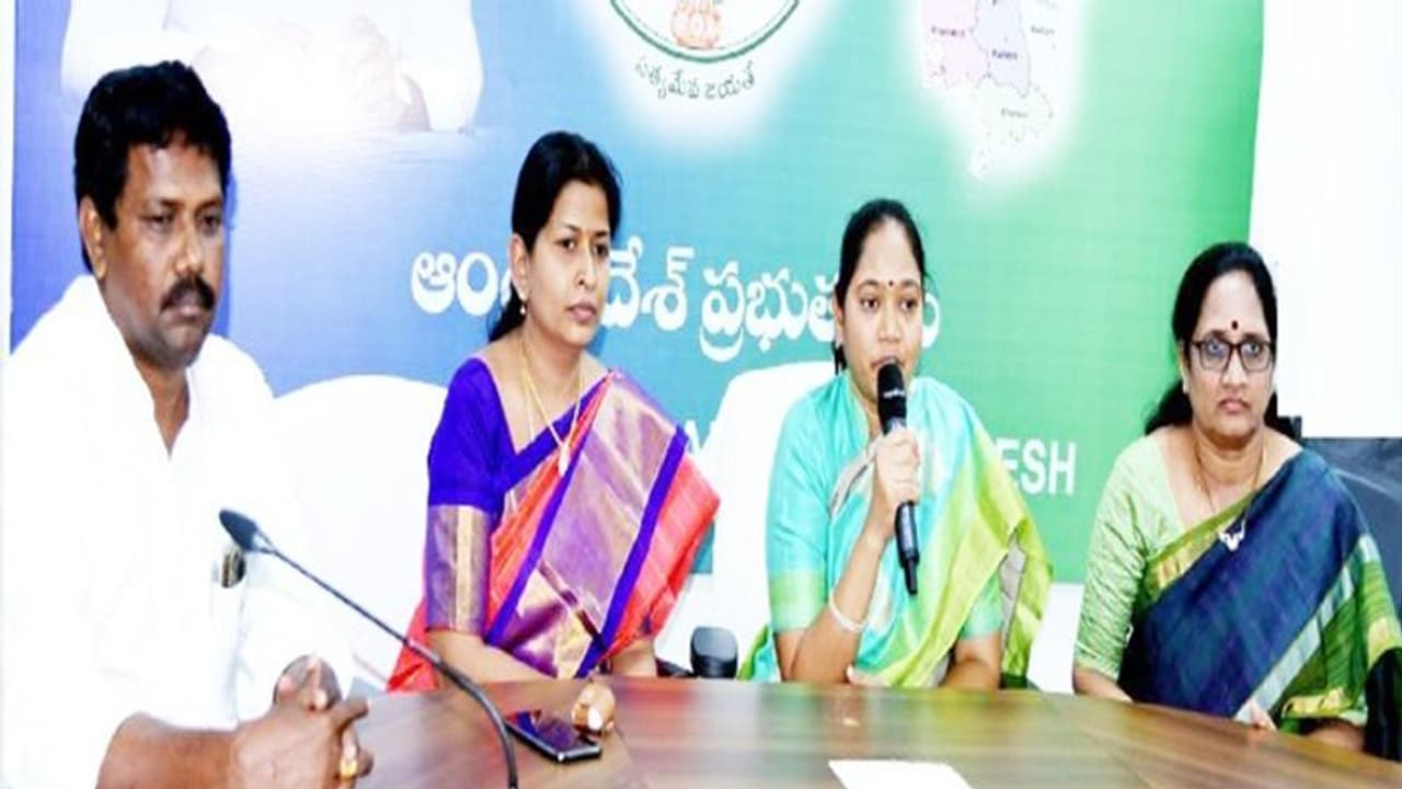 బాలికపై లైంగిక వేధింపులు... నియంత్రణకు ప్రభుత్వం కఠిన చర్యలు బాలికపై లైంగిక వేధింపులు... నియంత్రణకు ప్రభుత్వం కఠిన చర్యలు