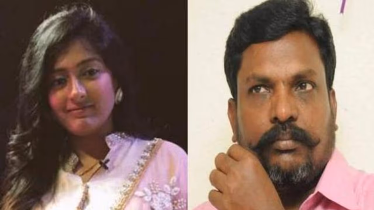 திருமாவை வெறுப்பேத்த திரெளபதி டி சர்ட்டில் போஸ் கொடுத்த காயத்ரி... வைரலாகும் வெறித்தனமான போட்டோ...! திருமாவை வெறுப்பேத்த திரெளபதி டி சர்ட்டில் போஸ் கொடுத்த காயத்ரி... வைரலாகும் வெறித்தனமான போட்டோ...!