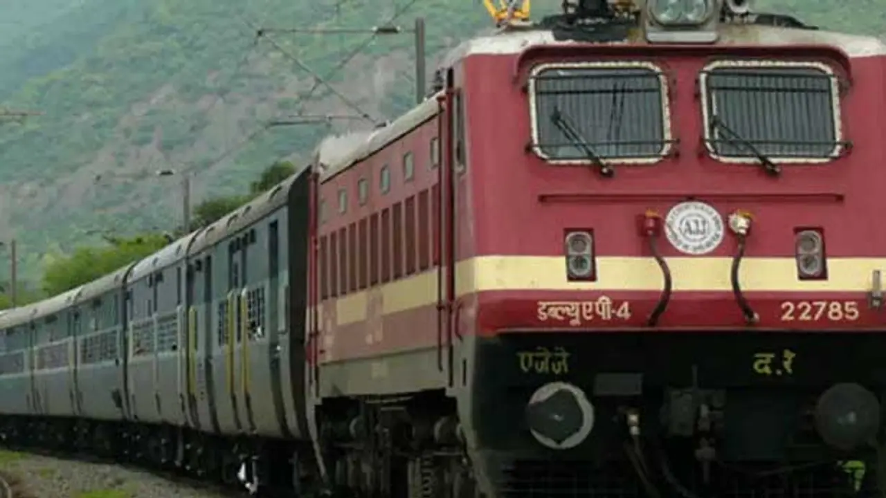 मोबाइल के बाद अब रेलवे डालेगा जनता की जेब पर बोझ