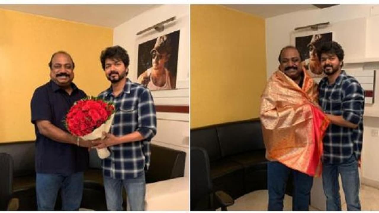 யங் & ஸ்டைலிஸ் லுக்கில் ஆச்சரியப்படுத்தும் விஜய்! வைரலாகும் புதிய புகைப்படங்கள்...! ட்ரெண்டிங் செய்து தளபதி ரசிகர்கள் கொண்டாட்டம்! யங் & ஸ்டைலிஸ் லுக்கில் ஆச்சரியப்படுத்தும் விஜய்! வைரலாகும் புதிய புகைப்படங்கள்...! ட்ரெண்டிங் செய்து தளபதி ரசிகர்கள் கொண்டாட்டம்!