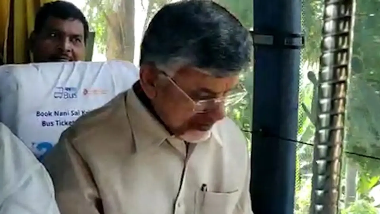 వైసీపీకి ఏటీఎంగా మారిన కరోనా: చంద్రబాబు విమర్శ వైసీపీకి ఏటీఎంగా మారిన కరోనా: చంద్రబాబు విమర్శ