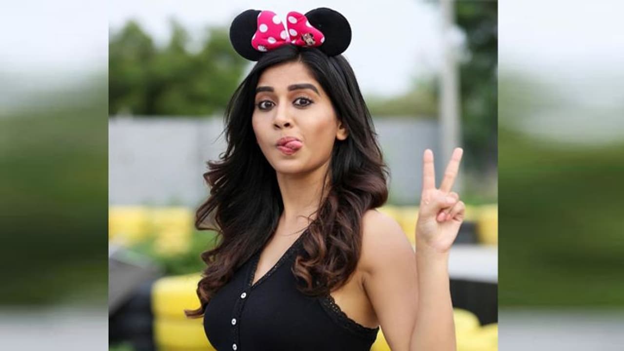 రెమ్యునరేషన్ డోస్ పెంచుతున్న ఇస్మార్ట్ బ్యూటీ రెమ్యునరేషన్ డోస్ పెంచుతున్న ఇస్మార్ట్ బ్యూటీ