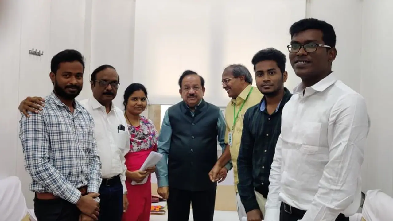 நீட்டும் வேண்டாம், நெக்ஸ்டும் வேண்டாம்..!! மத்திய அமைச்சரின் அறைக்கே சென்று அதிரடிகாட்டிய மருத்துவர்கள் சங்கம்..!! நீட்டும் வேண்டாம், நெக்ஸ்டும் வேண்டாம்..!! மத்திய அமைச்சரின் அறைக்கே சென்று அதிரடிகாட்டிய மருத்துவர்கள் சங்கம்..!!