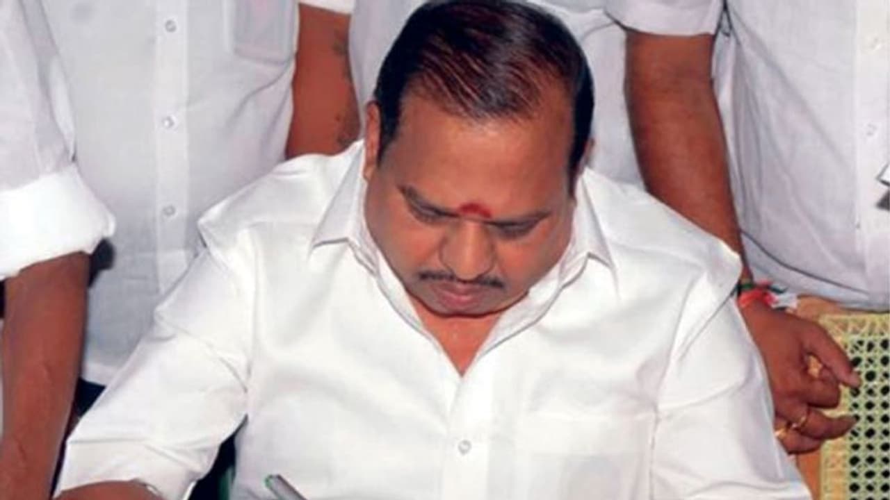 திமுக அரசு எந்த நேரத்திலும் டிஸ்மிஸ் செய்யப்படலாம் அக்ரி கிருஷ்ணமூர்த்தி காட்டம்