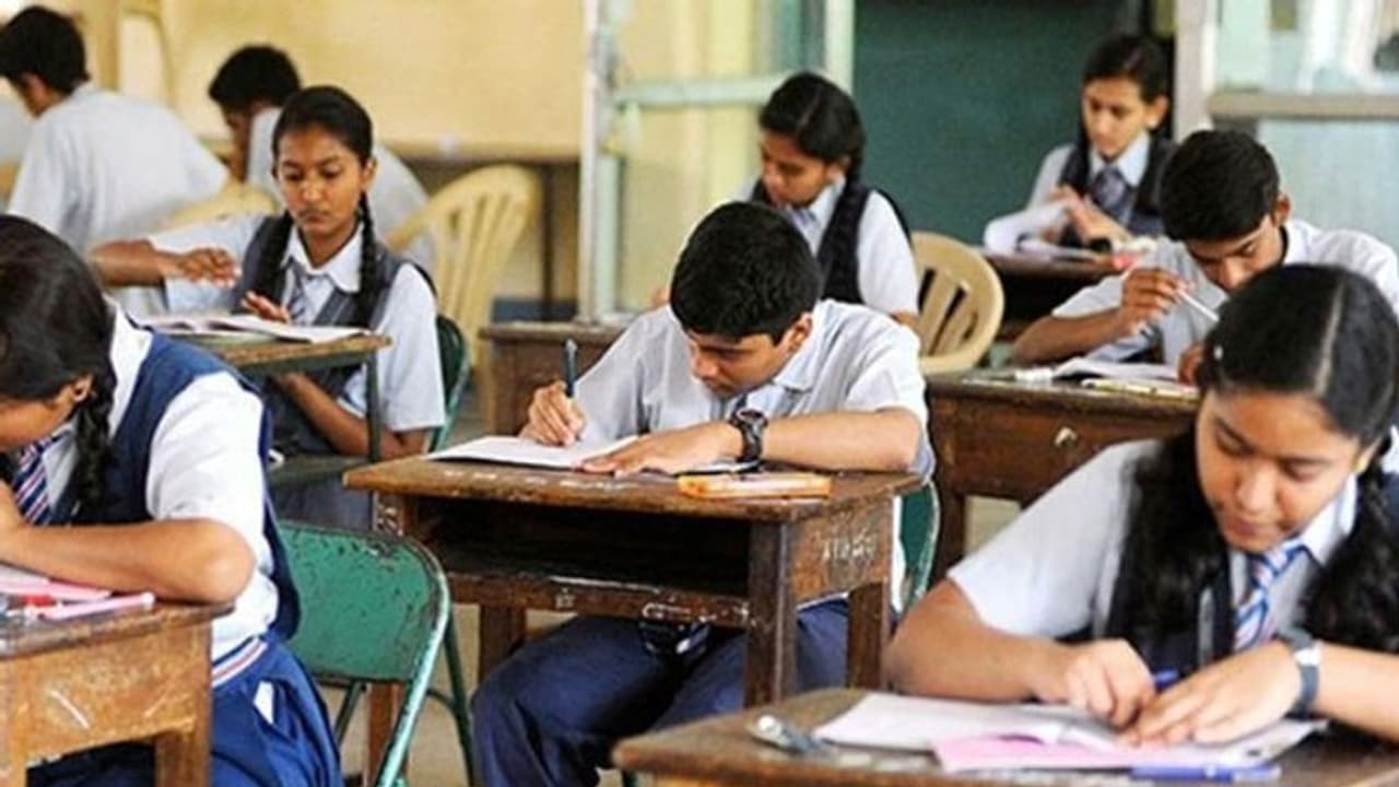 பொறியியல் பட்டதாரிகள் இனி 6 முதல் 8 ஆம் வகுப்பு ஆசிரியர் ஆகலாம்..! தமிழக அரசு அதிரடி ஆணை ..! பொறியியல் பட்டதாரிகள் இனி 6 முதல் 8 ஆம் வகுப்பு ஆசிரியர் ஆகலாம்..! தமிழக அரசு அதிரடி ஆணை ..!