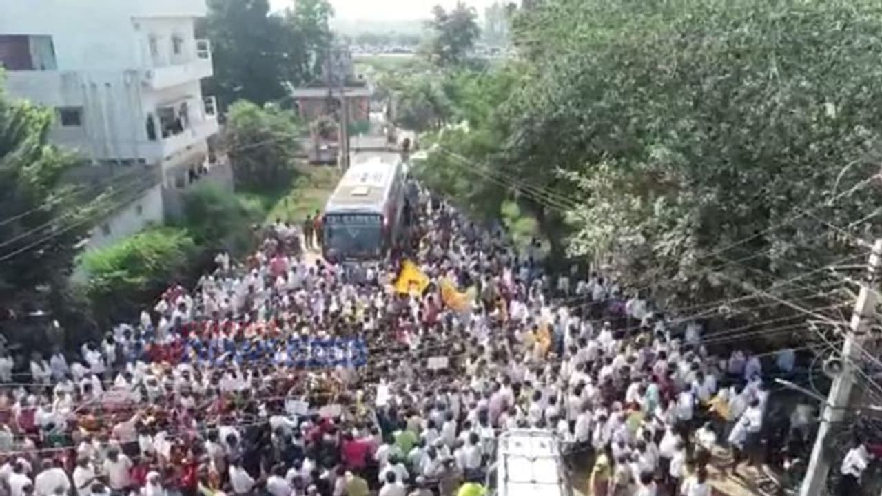 మహా పాదయాత్ర కొనసాగుతుంది: అమరావతి జేఎసీ కన్వీనర్ పువ్వాడ సుధాకర్ మహా పాదయాత్ర కొనసాగుతుంది: అమరావతి జేఎసీ కన్వీనర్ పువ్వాడ సుధాకర్