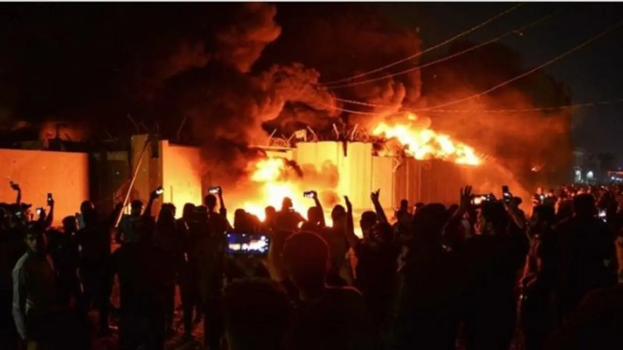 Iraqi protesters set ablaze Iranian consulate in Najaf Iraqi protesters set ablaze Iranian consulate in Najaf