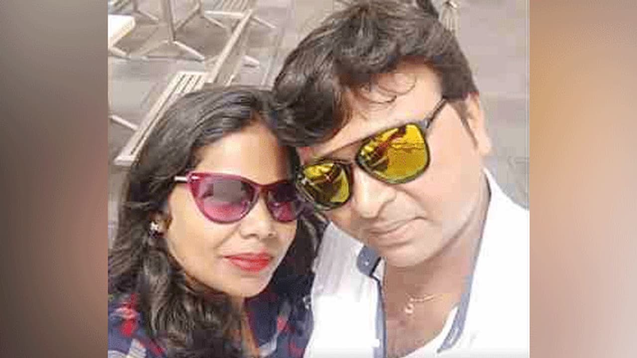 आधी रात को पति पत्नी ने चुनी खौफनाक मौत, पड़ोसी बोले, वो एक दूसरे से बहुत प्यार करते थे लेकिन... आधी रात को पति पत्नी ने चुनी खौफनाक मौत, पड़ोसी बोले, वो एक दूसरे से बहुत प्यार करते थे लेकिन...