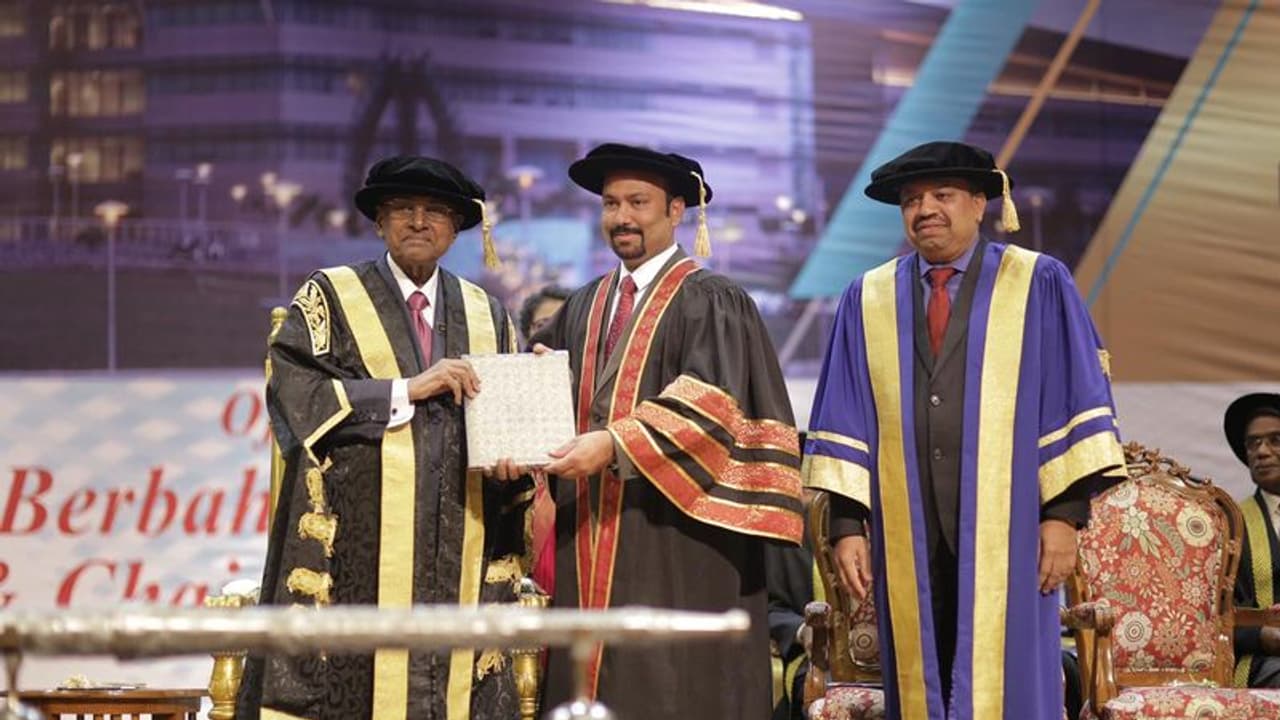 லைக்கா சுபாஷ்கரனுக்கு கௌரவ டாக்டர் பட்டம் !! மலேசிய ஏம்ய்ஸ்ட் பல்கலைக் கழகம் பாராட்டு !!