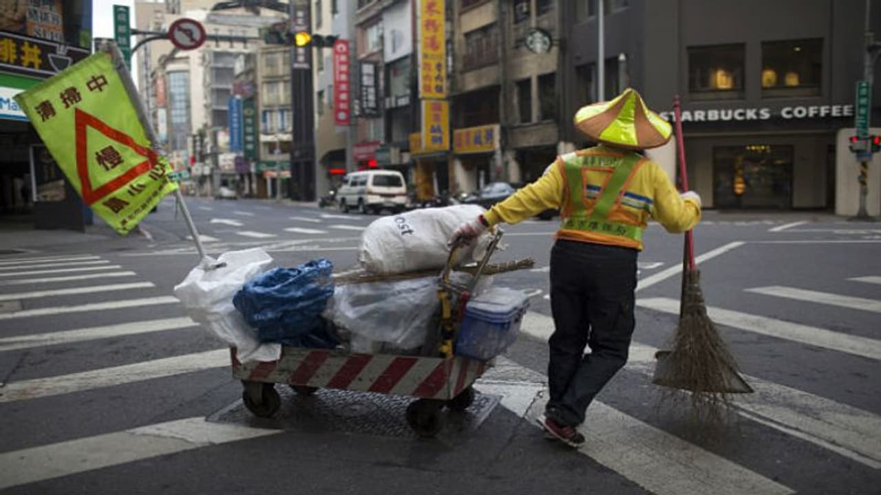 সুইপারের পোস্ট রয়েছে ৫৪৯টি, আবেদন করলেন ৭ হাজার ইঞ্জিনিয়র সুইপারের পোস্ট রয়েছে ৫৪৯টি, আবেদন করলেন ৭ হাজার ইঞ্জিনিয়র