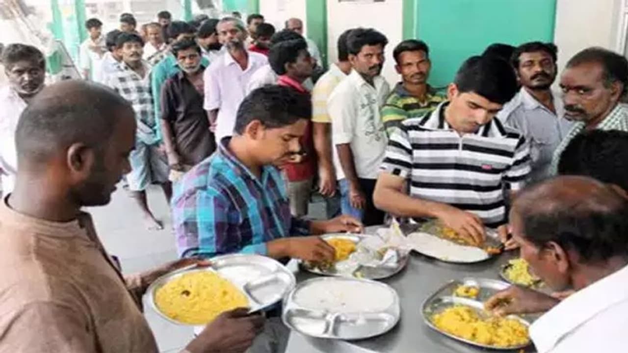 10 रुपए में खाना और 1 रुपए में इलाज, महाराष्ट्र में सरकार चलाने के लिए इन मुद्दों पर बनीं बात 10 रुपए में खाना और 1 रुपए में इलाज, महाराष्ट्र में सरकार चलाने के लिए इन मुद्दों पर बनीं बात