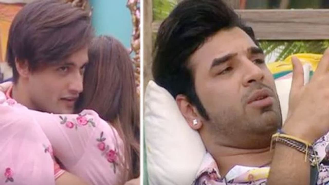 टीवी की नागिन के बर्थडे पर आसिम ने लगाया गले तो पारस छाबड़ा को नहीं हुआ बर्दास्त टीवी की नागिन के बर्थडे पर आसिम ने लगाया गले तो पारस छाबड़ा को नहीं हुआ बर्दास्त