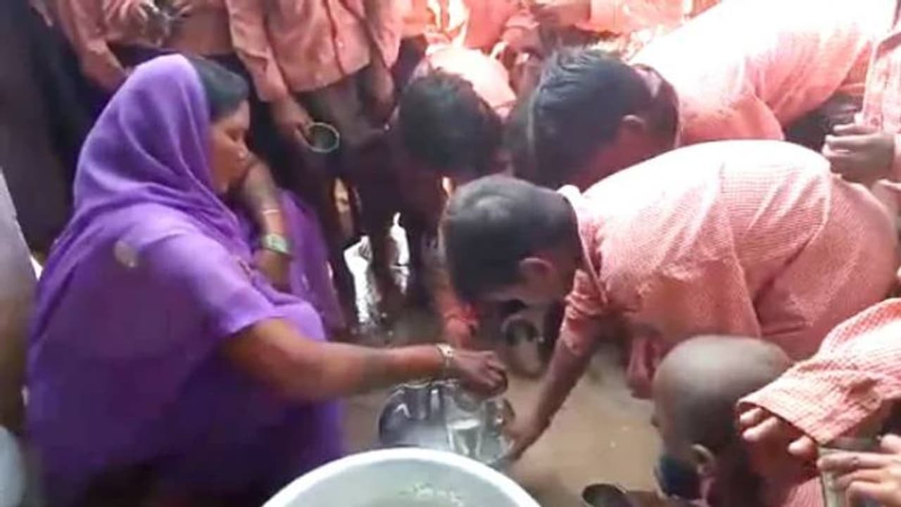 81 കുട്ടികള്‍ക്ക് കുടിക്കാന്‍ വെറും ഒരു ലിറ്റര്‍ പാല്‍; യുപിയിലെ മറ്റൊരു 'ഉച്ചക്കഞ്ഞിക്കൊള്ള'