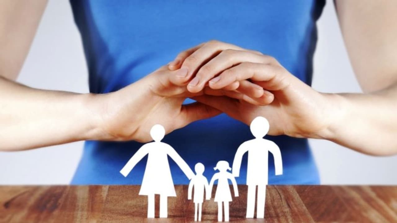 ఆ మూడు బీమా సంస్థల విలీనం...15 వేల ఉద్యోగాలకు ఎసరు... ఆ మూడు బీమా సంస్థల విలీనం...15 వేల ఉద్యోగాలకు ఎసరు...