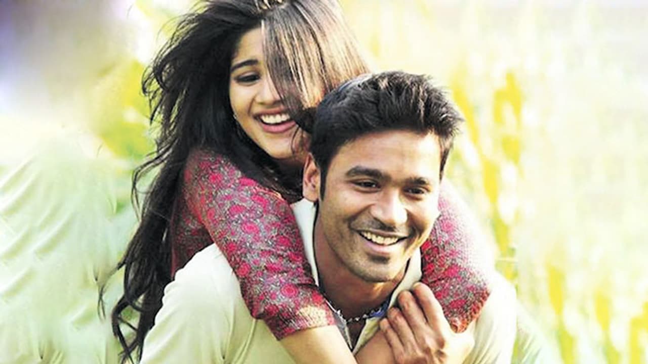 நச்சுன்னு பொருந்தும் நீலாம்பரி வசனம்... 3 வருஷம் ஆனாலும் மவுசு குறையாத "எனை நோக்கி பாயும் தோட்டா"... தியேட்டர்களை தும்சம் செய்யும் தனுஷ் ரசிகர்கள்...!