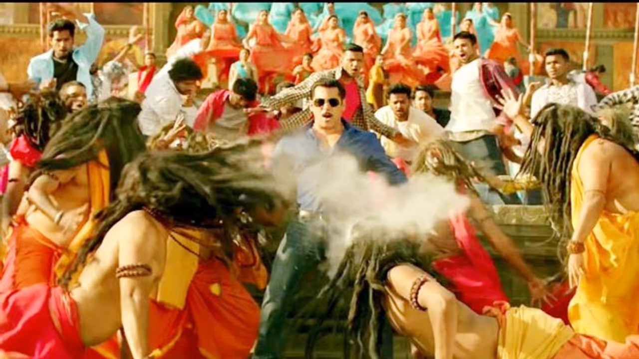 फिल्म के गाने में साधु संतों को नचवाकर विवाद में फंसे सलमान, लोग कर रहे लीगल एक्शन की डिमांड फिल्म के गाने में साधु संतों को नचवाकर विवाद में फंसे सलमान, लोग कर रहे लीगल एक्शन की डिमांड