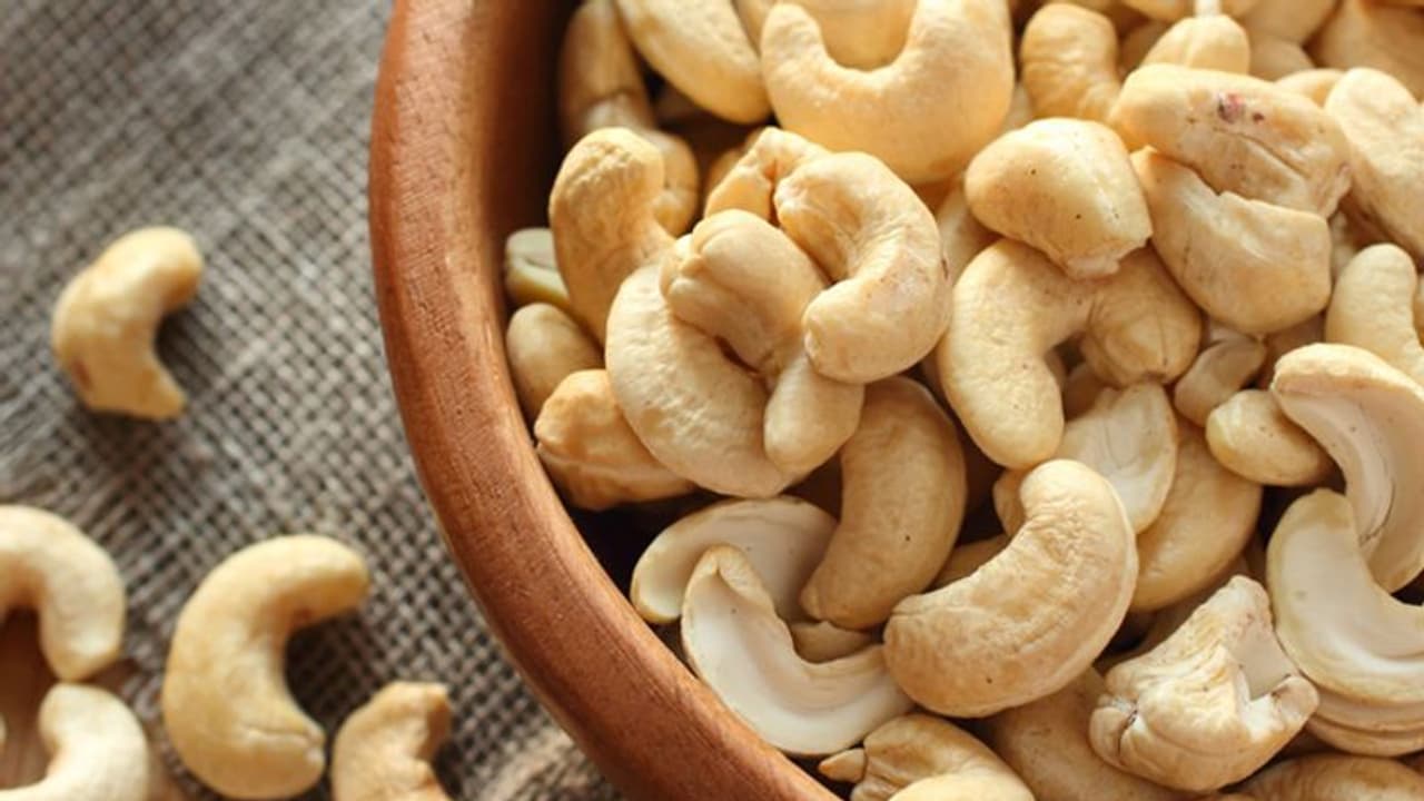 കശുവണ്ടിയ്ക്ക് ഇത്രയും ഗുണങ്ങളോ; ന്യൂട്രീഷനിസ്റ്റ് പറയുന്നത് കശുവണ്ടിയ്ക്ക് ഇത്രയും ഗുണങ്ങളോ; ന്യൂട്രീഷനിസ്റ്റ് പറയുന്നത്