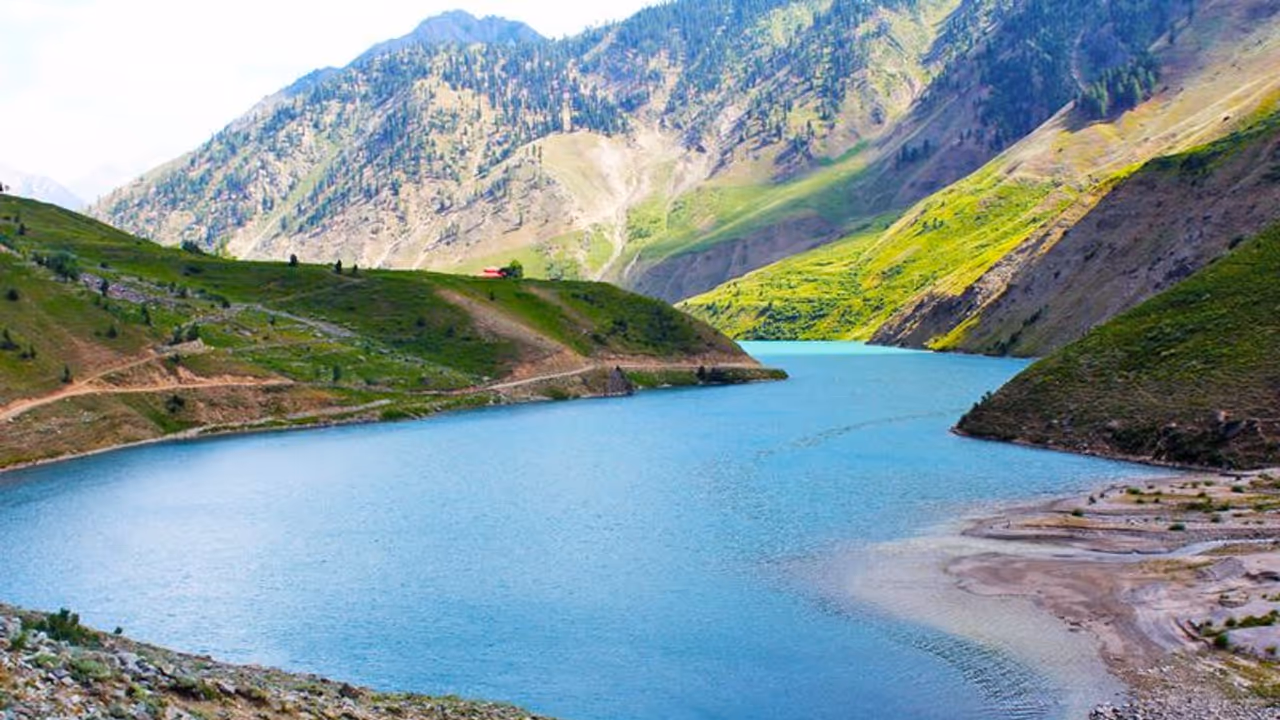 పాక్ ఆక్రమిత కశ్మీర్‌లో ఆకలి, నిరుద్యోగంతో మిన్నంటుతున్న నిరసనలు.. ‘కశ్మీరీలను భారత్ మంచిగా చూసుకుంటున్నది’