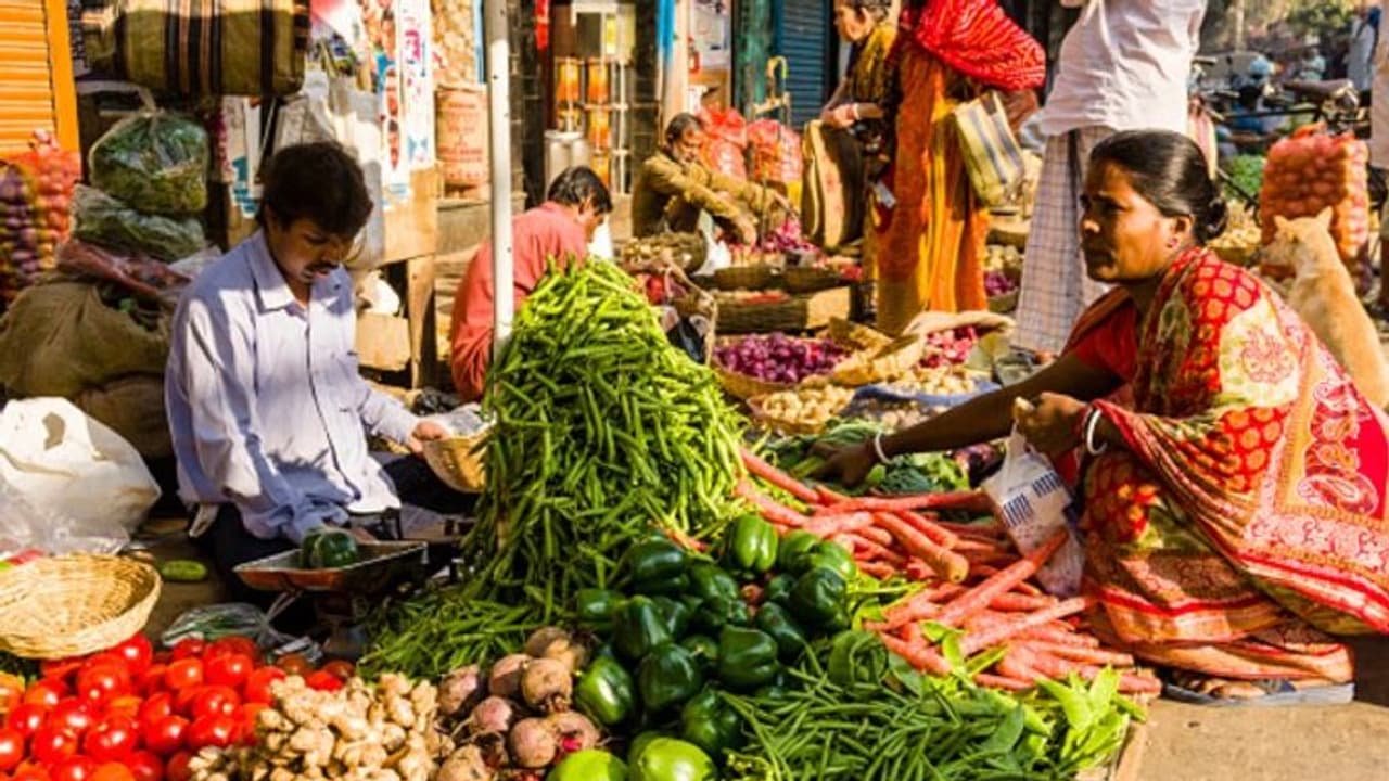 সবজির দাম লিখে বোর্ড ঝোলাতে হবে দোকানে, নির্দেশ টাস্কফোর্সের সবজির দাম লিখে বোর্ড ঝোলাতে হবে দোকানে, নির্দেশ টাস্কফোর্সের