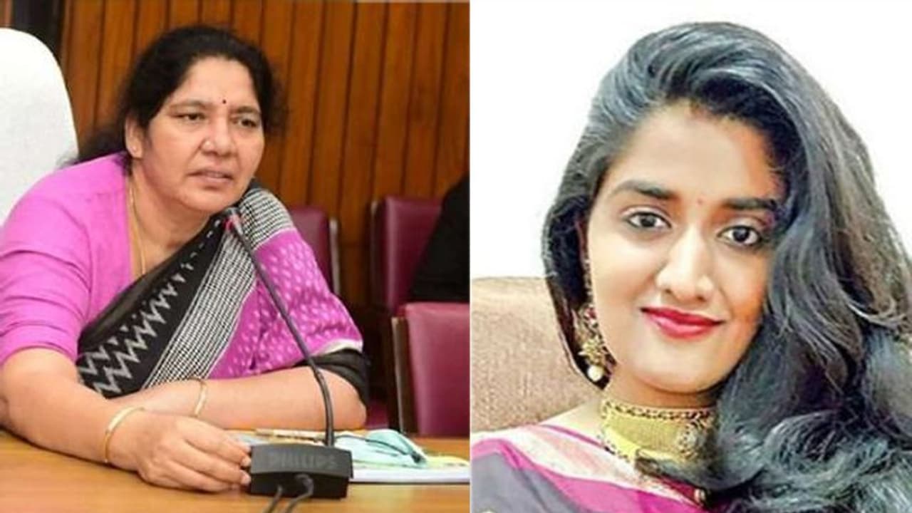 ప్రియాంక హంతకులను ఎన్కౌంటర్ చేయండి: మంత్రి సత్యవతిని అడ్డుకున్న స్థానికులు ప్రియాంక హంతకులను ఎన్కౌంటర్ చేయండి: మంత్రి సత్యవతిని అడ్డుకున్న స్థానికులు