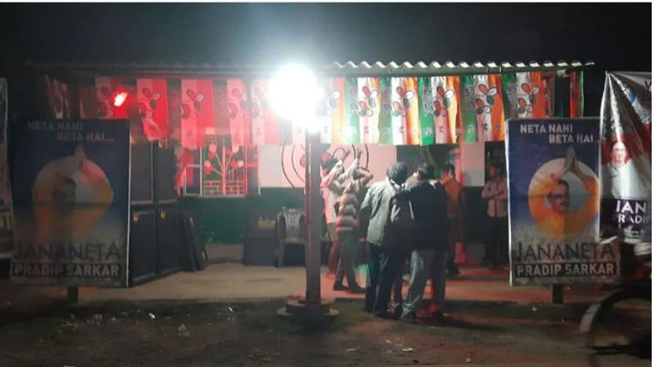 খড়্গপুরে ডোবাল বিজেপি, বাজি ধরে লাখ লাখ খোয়ালেন জুয়াড়িরা খড়্গপুরে ডোবাল বিজেপি, বাজি ধরে লাখ লাখ খোয়ালেন জুয়াড়িরা