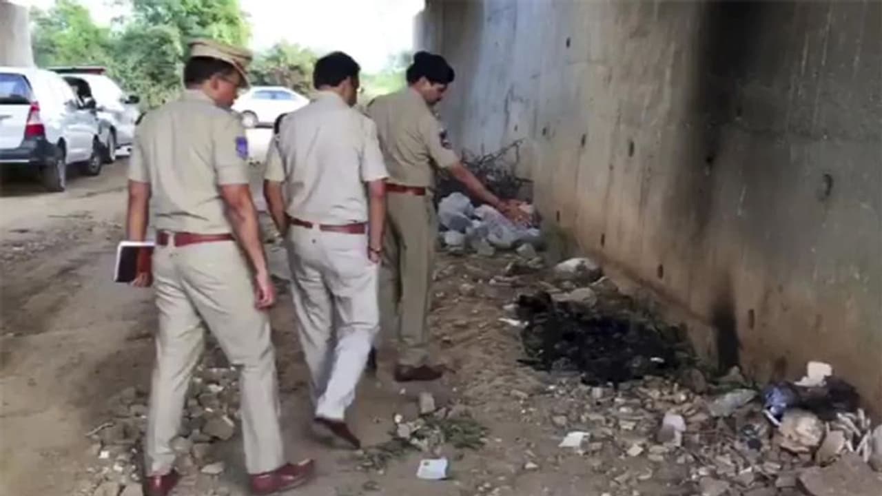 ‘‘టీ అమ్మనీకి పోయినా’’.. నేను ఉండుంటే దిశపై దారుణం జరిగేది కాదు ‘‘టీ అమ్మనీకి పోయినా’’.. నేను ఉండుంటే దిశపై దారుణం జరిగేది కాదు