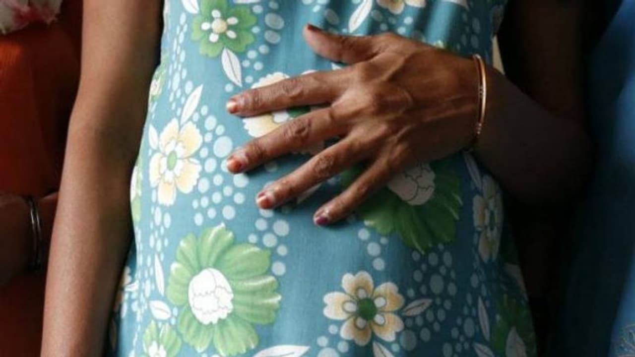 உன்ன கல்யாணம் பண்ணிக்கிறேன் !! ஆசை காட்டி உல்லாசம்!! கர்ப்பிணியான விதவைப் பெண் !! உன்ன கல்யாணம் பண்ணிக்கிறேன் !! ஆசை காட்டி உல்லாசம்!! கர்ப்பிணியான விதவைப் பெண் !!