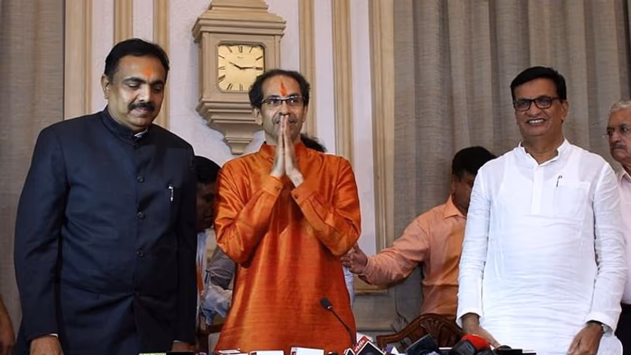 மகாராஷ்டிராவில் இன்று நம்பிக்கை வாக்கெடுப்பு: தப்புமா உத்தவ் தாக்கரே அரசு? மகாராஷ்டிராவில் இன்று நம்பிக்கை வாக்கெடுப்பு: தப்புமா உத்தவ் தாக்கரே அரசு?