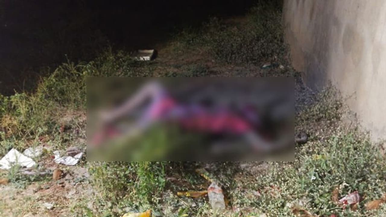 శంషాబాద్ లో మరో మహిళ హత్య: పోలీసుల అనుమానం ఇదే.... శంషాబాద్ లో మరో మహిళ హత్య: పోలీసుల అనుమానం ఇదే....