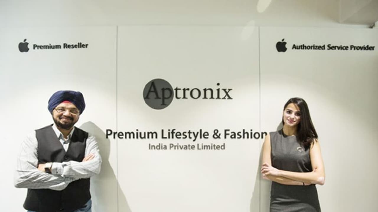 హైదరాబాద్ లో అతిపెద్ద ఆపిల్ విక్రయ కేంద్రం...