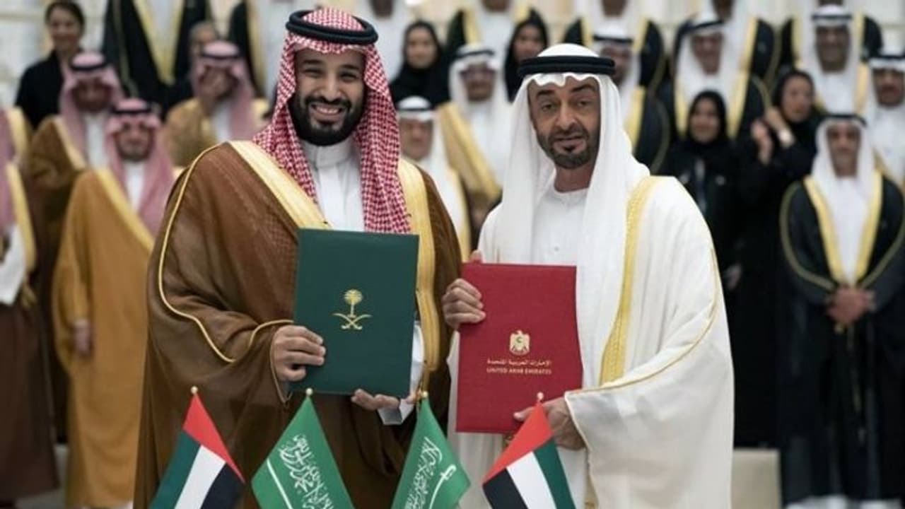 ഇനി ഒരു വിസ മതി; സൗദിയും യുഎഇയും ഒറ്റ സന്ദർശന വിസാ കരാറില് ഒപ്പുവെച്ചു ഇനി ഒരു വിസ മതി; സൗദിയും യുഎഇയും ഒറ്റ സന്ദർശന വിസാ കരാറില് ഒപ്പുവെച്ചു