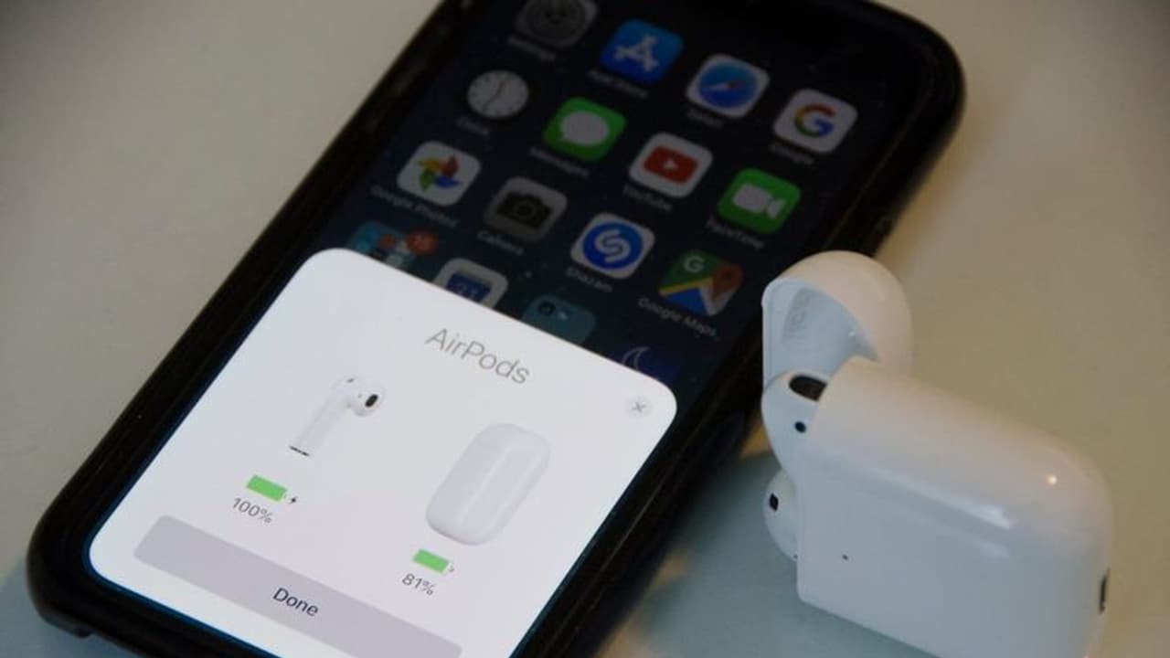 എയര്പോഡ്സ് ഐഫോണിനൊപ്പം നല്കാന് ആപ്പിള് എയര്പോഡ്സ് ഐഫോണിനൊപ്പം നല്കാന് ആപ്പിള്