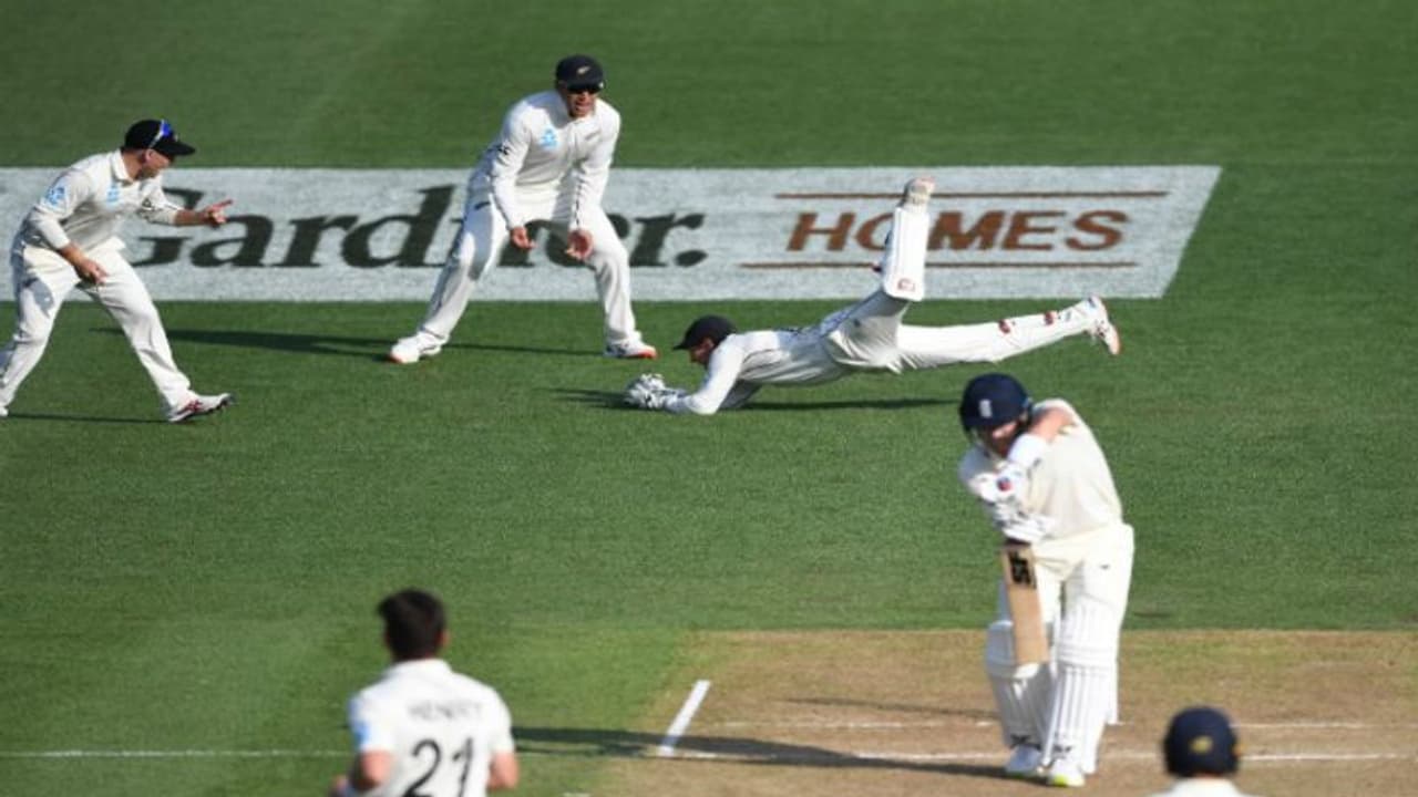 নিউজিল্যান্ডের বিরুদ্ধে দ্বিতীয় টেস্টের দ্বিতীয় দিনে পিছিয়ে পড়লো ইংল্যান্ড