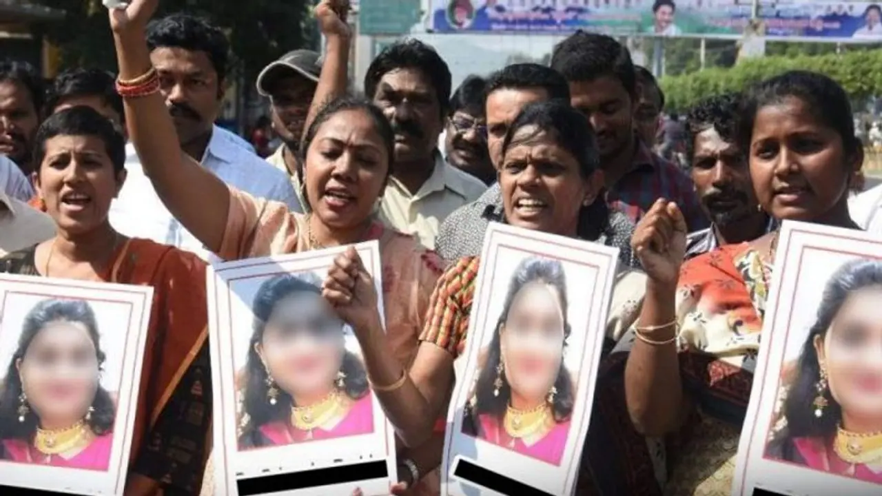 डॉक्टर के साथ गैंगरेप के बाद लगा दी थी आग, 14 दिन की न्यायिक हिरासत में भेजे गए चारों आरोपी डॉक्टर के साथ गैंगरेप के बाद लगा दी थी आग, 14 दिन की न्यायिक हिरासत में भेजे गए चारों आरोपी