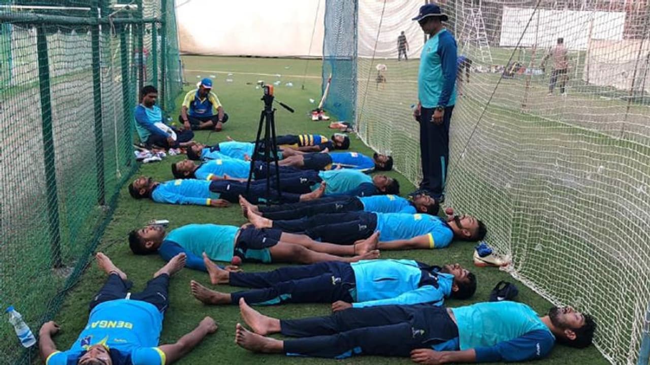 বঙ্গ শিবিরে 'যোগা'যোগ, বাংলা দলের অনুশীলনে কড়া নজর ভিভিএস লক্ষ্মণের বঙ্গ শিবিরে 'যোগা'যোগ, বাংলা দলের অনুশীলনে কড়া নজর ভিভিএস লক্ষ্মণের