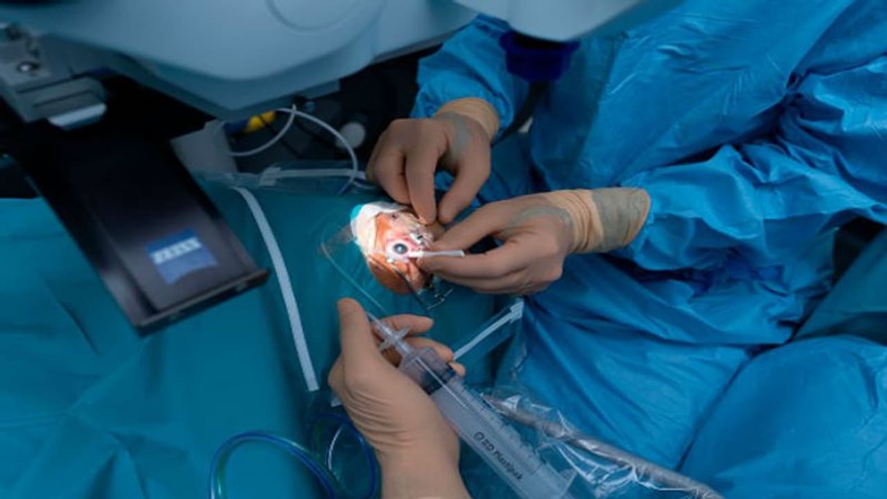 চোখে পেরেক নিয়ে হাসপাতালেই আটচল্লিশ ঘণ্টা, চোখ খোয়ালেন যুবক চোখে পেরেক নিয়ে হাসপাতালেই আটচল্লিশ ঘণ্টা, চোখ খোয়ালেন যুবক