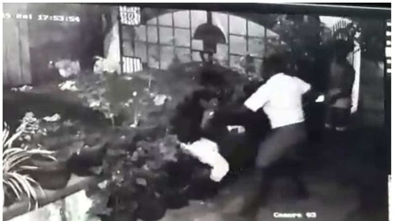 ഇതര സംസ്ഥാന തൊഴിലാളികളെ മർദ്ദിച്ചു; രണ്ട് സിഐടിയു പ്രവര്ത്തകര് അറസ്റ്റില് ഇതര സംസ്ഥാന തൊഴിലാളികളെ മർദ്ദിച്ചു; രണ്ട് സിഐടിയു പ്രവര്ത്തകര് അറസ്റ്റില്