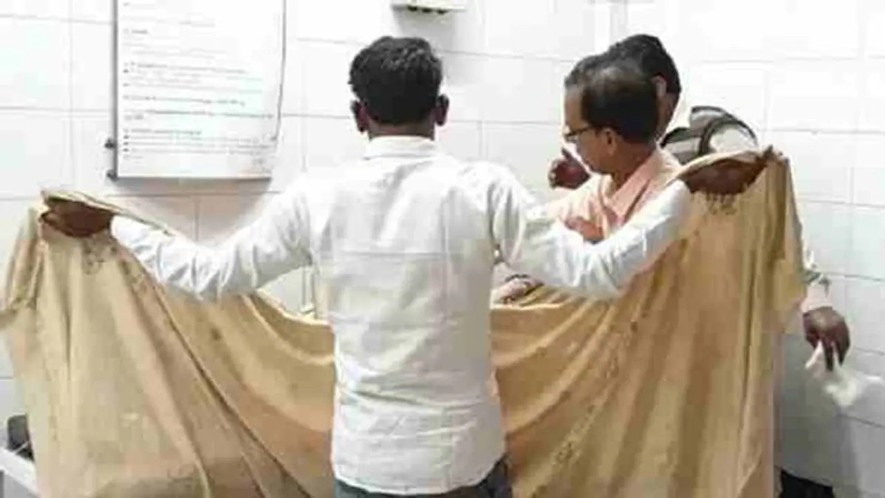 रेप के बाद जिंदा जलाई गई मासूम ने 9 दिन बाद तोड़ा दम, SP बोले जल्द मिलेगा न्याय रेप के बाद जिंदा जलाई गई मासूम ने 9 दिन बाद तोड़ा दम, SP बोले जल्द मिलेगा न्याय