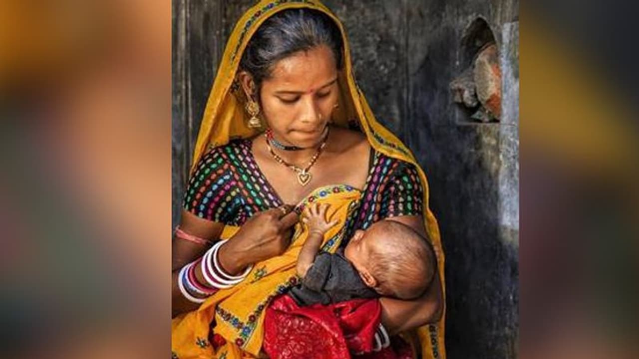 ना सिर्फ असुरक्षित यौन संबंध, बल्कि इन 6 तरीकों से भी फैलता है जानलेवा HIV वायरस ना सिर्फ असुरक्षित यौन संबंध, बल्कि इन 6 तरीकों से भी फैलता है जानलेवा HIV वायरस