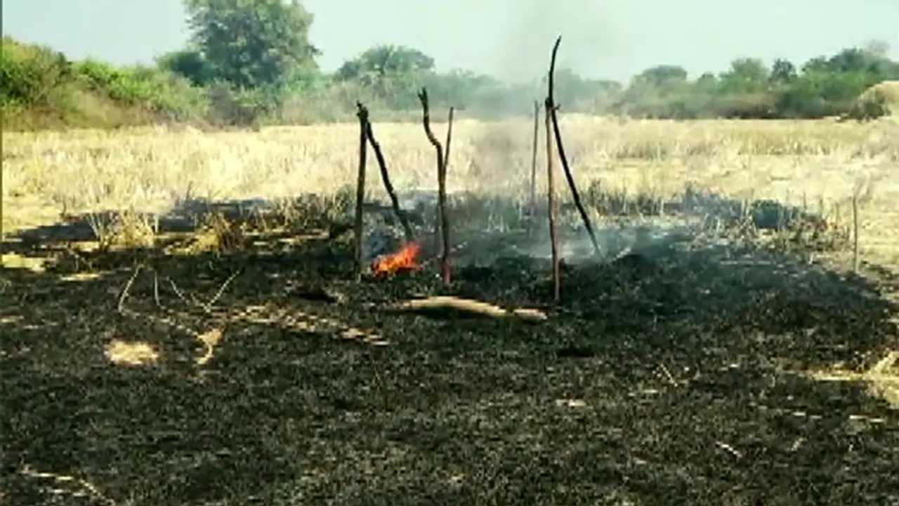 खेलते खेलते आग में झुलसी तीन बच्चियां, मौत खेलते खेलते आग में झुलसी तीन बच्चियां, मौत