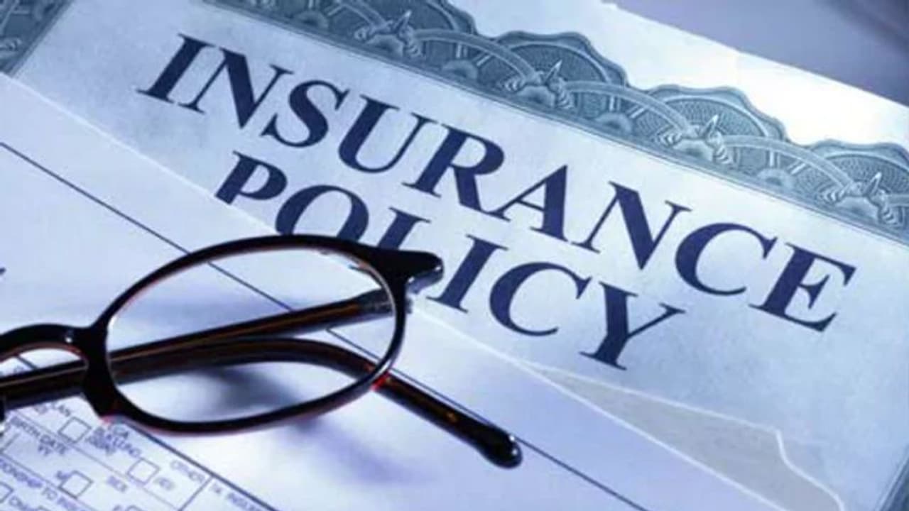 തോന്നിയ പോലെ സറണ്ടർ ചാർജ് ഈടാക്കാനാകില്ല, ഇടപെടലുമായി ഐആർഡിഎ തോന്നിയ പോലെ സറണ്ടർ ചാർജ് ഈടാക്കാനാകില്ല, ഇടപെടലുമായി ഐആർഡിഎ